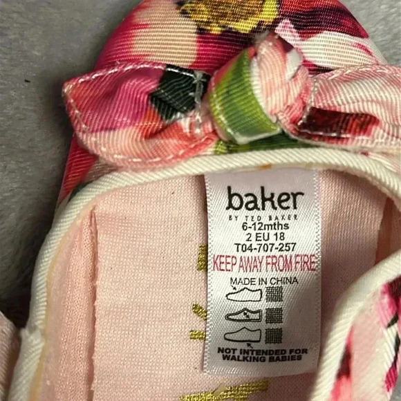 Baker by Ted Baker - White Floral Mary Jane Padders. Size 6-12 months - Picture 4 of 6